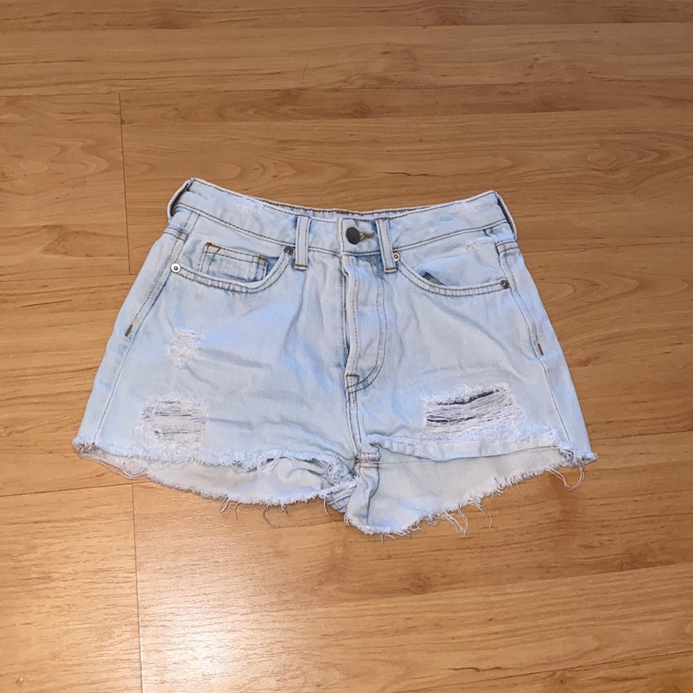 Mid-rise denim shorts